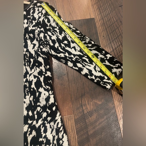 Reiss Black and White Patterned 3/4 Sleeve Dress in size 6 - Picture 11 of 16